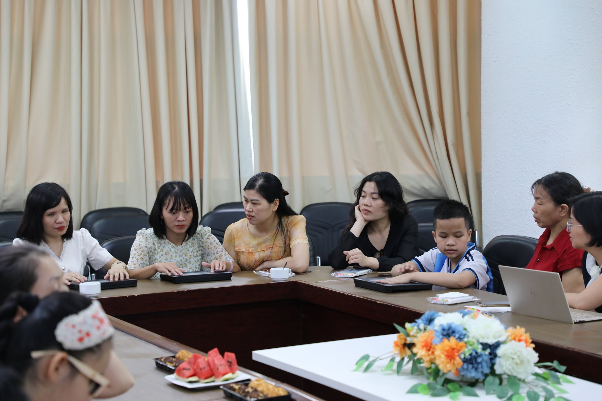 teacher training / content-creation session, mid-sequence